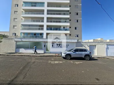 Apartamento com 3 Quartos para alugar, 120m² no Carajás, Uberlândia