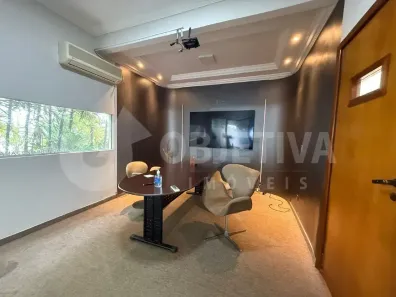 Prédio Comercial para alugar, 360m² no Umuarama, Uberlândia