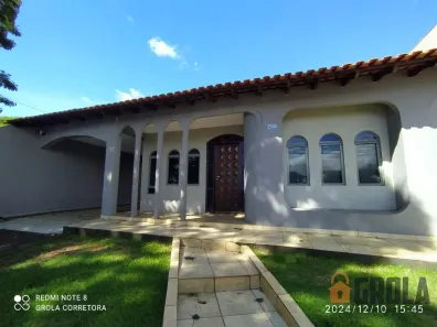Casa com 3 Quartos à venda, 245m² no Jardim Santa Nilce I, Campo Mourão