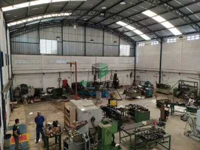 Galpão/Depósito/Armazém à venda, 820m² no Arvoredo, Contagem