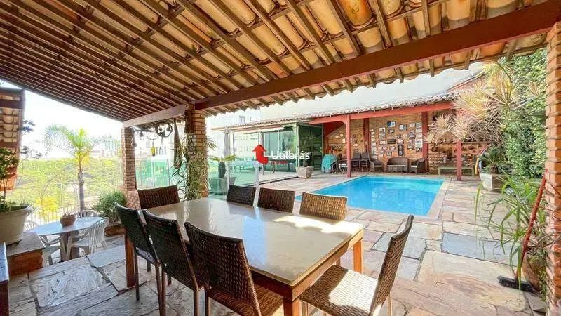 Casa com 5 quartos — Santa Lúcia, Belo Horizonte