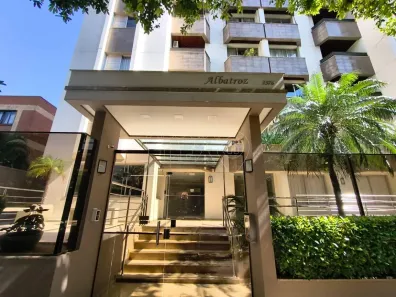 Apartamento com 3 Quartos para alugar, 130m² no Centro, Londrina