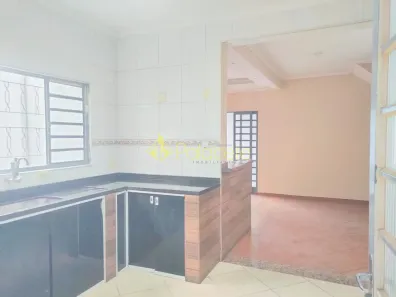 Sobrado com 3 Quartos à venda, 240m² no Centro, Potim