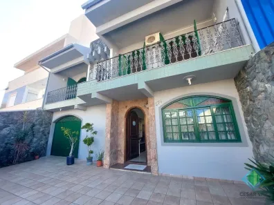 Casa com 4 Quartos à venda, 180m² no Balneário, Florianópolis