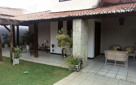 Casa com 8 Quartos à venda, 670m² no Candelária, Natal