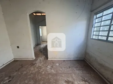 Casa com 3 Quartos para alugar, 80m² no Martins, Uberlândia
