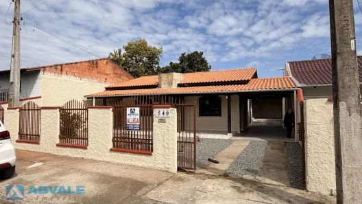 Casa com 2 Quartos para alugar, 100m² no Armação, Penha