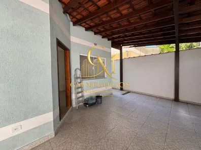 Casa com 3 Quartos para alugar, 250m² no Jardim Siesta, Jacareí
