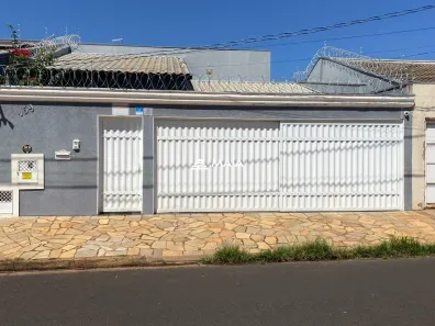 Casa com 3 Quartos à venda, 200m² no Jardim Nenê Gomes, Uberaba