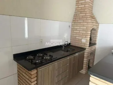 Casa com 3 Quartos para alugar, 180m² no Jardim Patrícia, Uberlândia