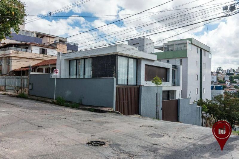 Casa com 5 quartos — Nova Granada, Belo Horizonte