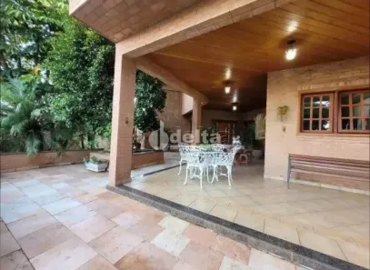 Casa com 4 Quartos à venda, 472m² no Cidade Jardim, Uberlândia