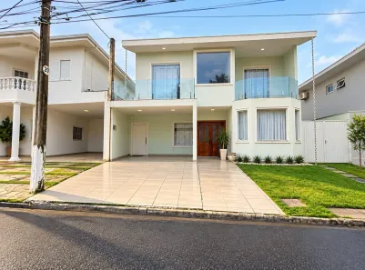 Casa de Condomínio com 4 Quartos para alugar, 200m² no Cidade Jardim, Jacareí