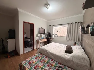 Casa com 3 Quartos à venda, 162m² no Jardim Nenê Gomes, Uberaba