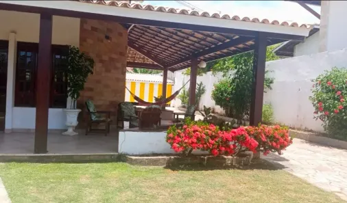 Casa com 3 Quartos para alugar, 250m² no Itapuã, Salvador