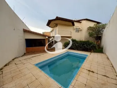 Casa com 3 Quartos para alugar, 300m² no Jardim Patrícia, Uberlândia
