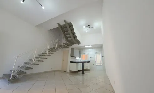 Casa de Condomínio com 3 Quartos para alugar, 123m² no Jardim Tupanci, Barueri