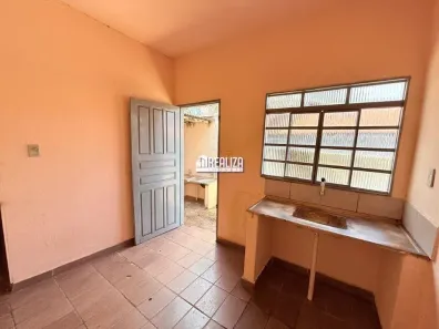 Casa com 2 Quartos para alugar, 150m² no Parque das Américas, Uberaba