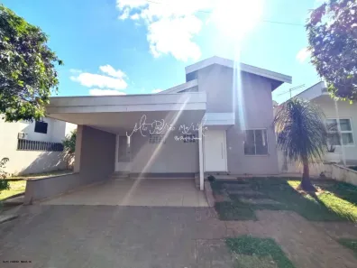 Casa de Condomínio com 3 Quartos à venda, 130m² no Centro (Lácio), Marília