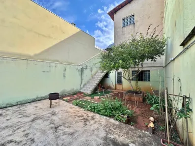 Casa com 3 Quartos para alugar, 210m² no Santa Terezinha, Belo Horizonte