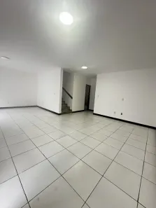 Casa de Condomínio com 4 Quartos para alugar, 125m² no Pituaçu, Salvador