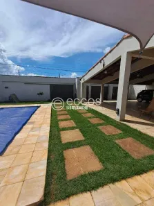 Casa com 3 Quartos à venda, 262m² no Cidade Jardim, Uberlândia