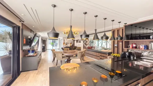 Casa com 4 Quartos à venda, 695m² no Butiatuvinha, Curitiba