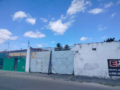 Lote/Terreno à venda, 792m² no Montese, Fortaleza