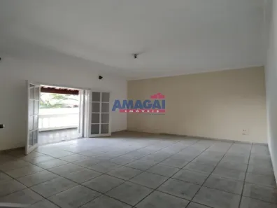 Casa com 4 Quartos à venda, 220m² no Jardim América, Jacareí