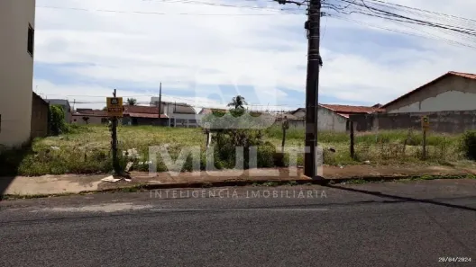 Lote/Terreno com 1 Quarto à venda, 900m² no Segismundo Pereira, Uberlândia