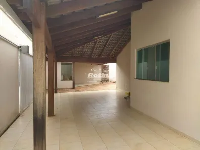 Casa com 4 Quartos para alugar, 200m² no Alto Umuarama, Uberlândia