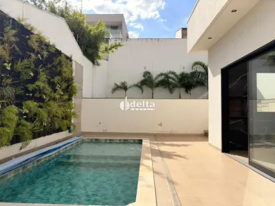 Casa com 3 Quartos à venda, 270m² no Cidade Jardim, Uberlândia