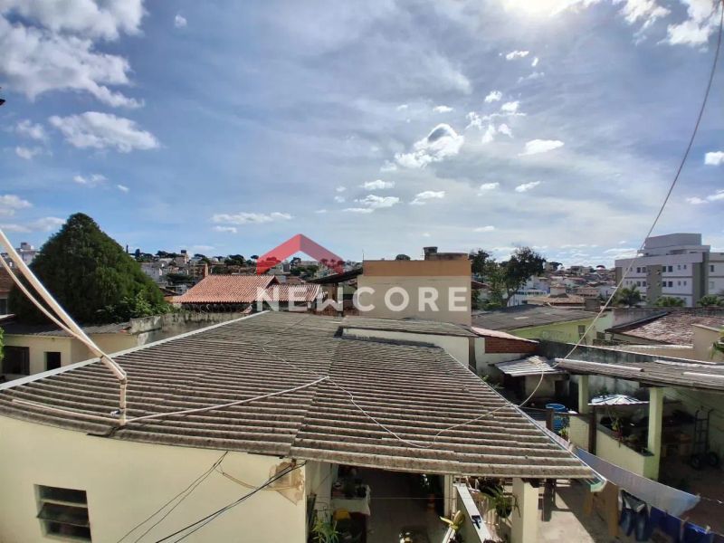 Casa com 3 quartos — Santa Amélia, Belo Horizonte