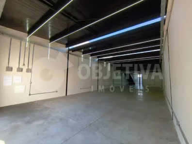 Galpão/Depósito/Armazém à venda, 300m² no Osvaldo Rezende, Uberlândia