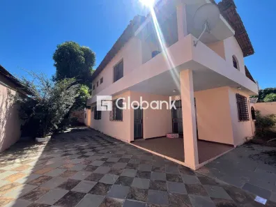 Casa com 5 Quartos à venda, 260m² no Melo, Montes Claros