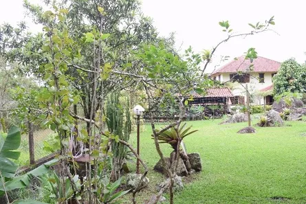 Casa de Condomínio com 4 Quartos à venda, 490m² no Samambaia, Petrópolis