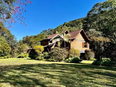 Casa com 7 Quartos para venda ou aluguel, 344m² no Itaipava, Petrópolis