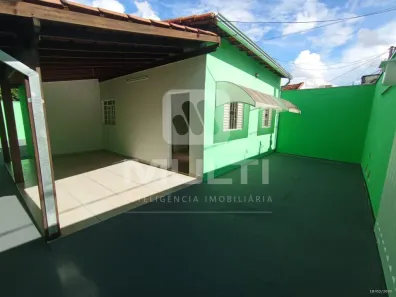 Casa com 2 Quartos para alugar, 80m² no Presidente Roosevelt, Uberlândia