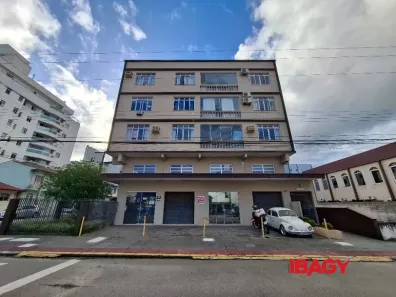 Apartamento com 2 Quartos para alugar, 94m² no Balneário, Florianópolis