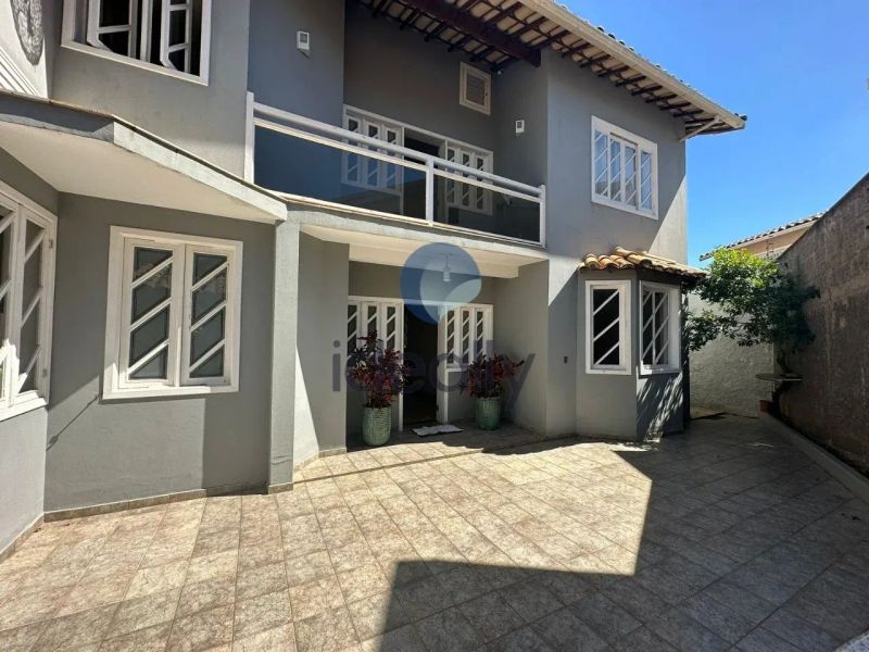 Casa com 3 quartos — Santa Amélia, Belo Horizonte