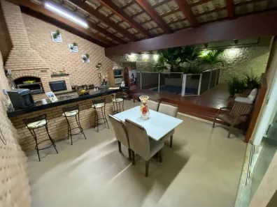 Sobrado com 4 Quartos à venda, 280m² no Jardim Europa, Uberlândia
