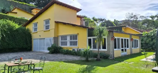 Casa com 3 Quartos à venda, 320m² no Nogueira, Petrópolis