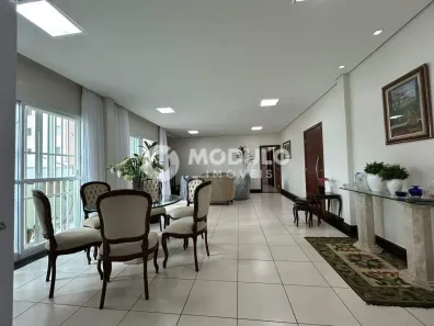 Prédio Comercial com 3 Quartos à venda, 249m² no Santa Mônica, Uberlândia
