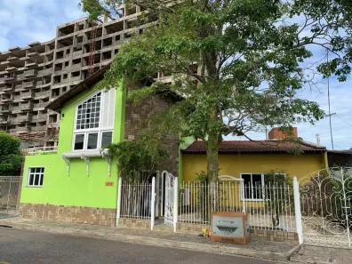 Casa de Condomínio com 4 Quartos para alugar, 180m² no Coqueiro, Ananindeua