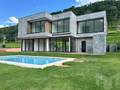 Casa de Condomínio com 4 Quartos à venda, 285m² no Corrêas, Petrópolis