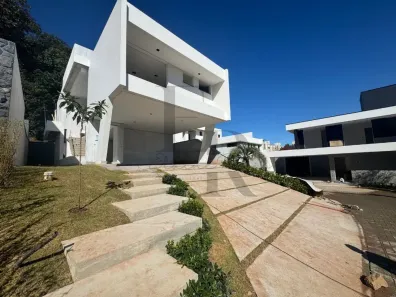 Sobrado com 3 Quartos à venda, 227m² no Glória, Joinville