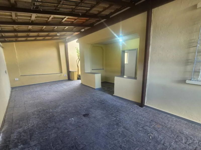 Casa com 2 quartos — Sagrada Família, Belo Horizonte