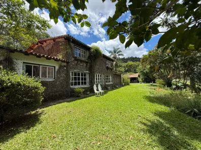 Casa de Condomínio com 5 Quartos à venda, 2700m² no Cuiabá, Petrópolis