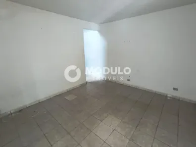 Casa com 3 Quartos para alugar, 158m² no Osvaldo Rezende, Uberlândia