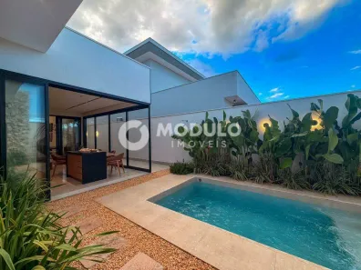 Casa de Condomínio com 3 Quartos à venda, 202m² no Laranjeiras, Uberlândia
